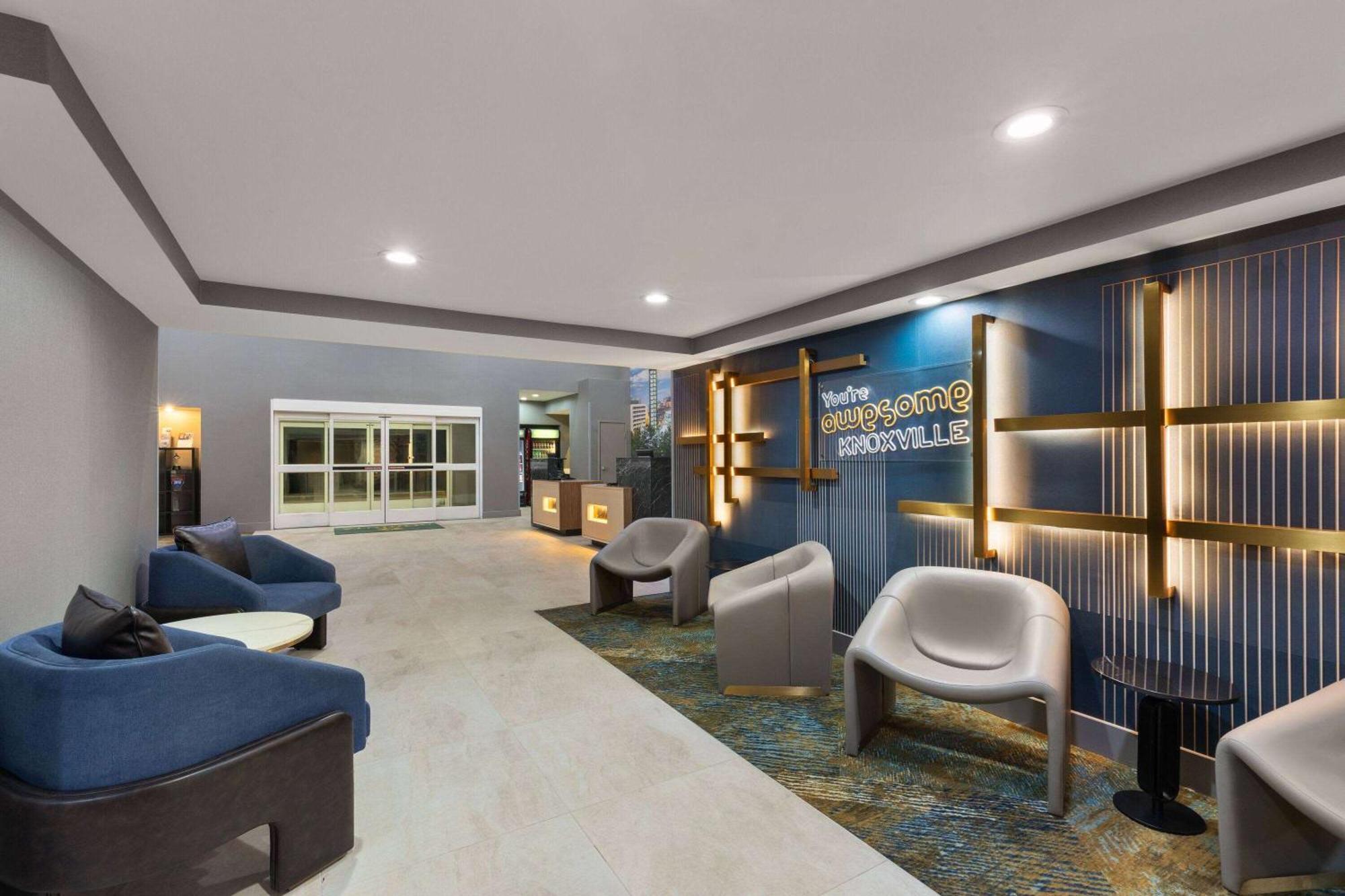 La Quinta By Wyndham Knoxville Central Papermill Exterior photo