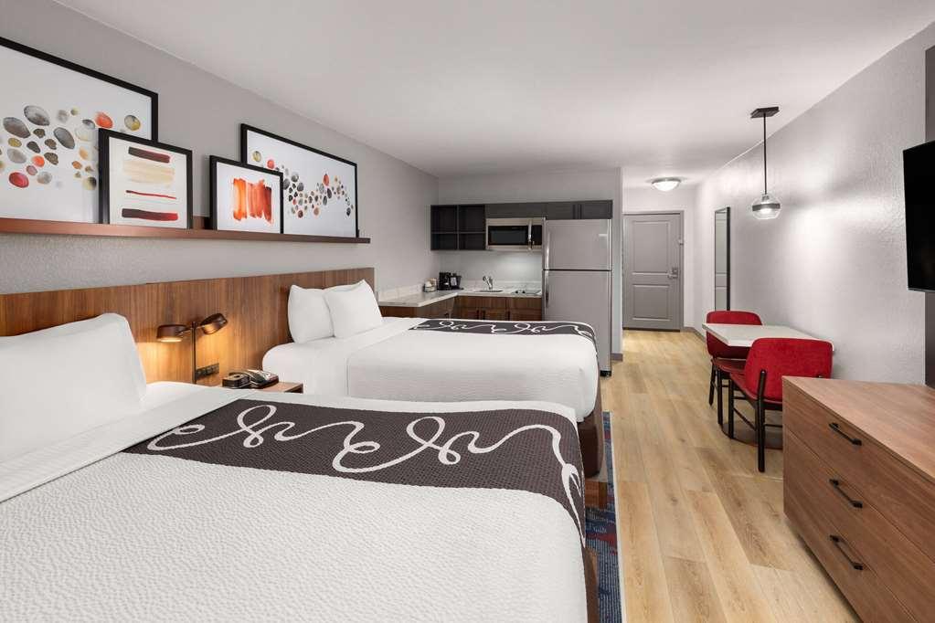La Quinta By Wyndham Knoxville Central Papermill Room photo